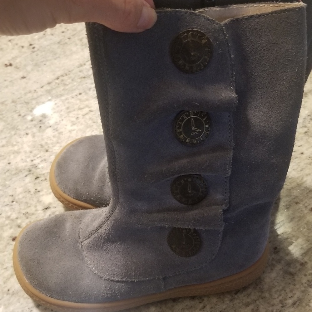 Perfect for the fall Livie and Luca like new